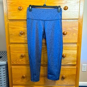 Old Navy Active Go Dry Capri Leggings, navy, size medium, excellent condition